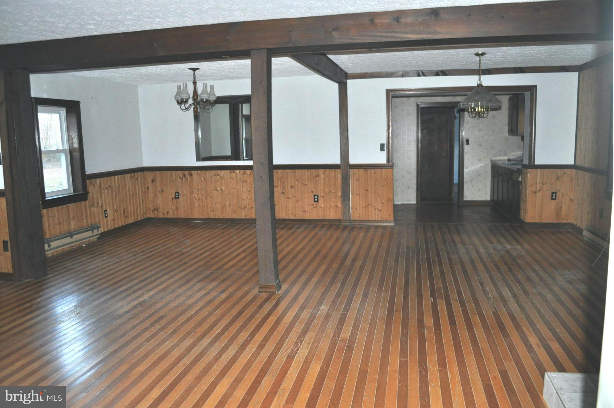 8114 Sinclair Mill Road Manassas, VA 20112 - Photo 20 of 22 Living Room
