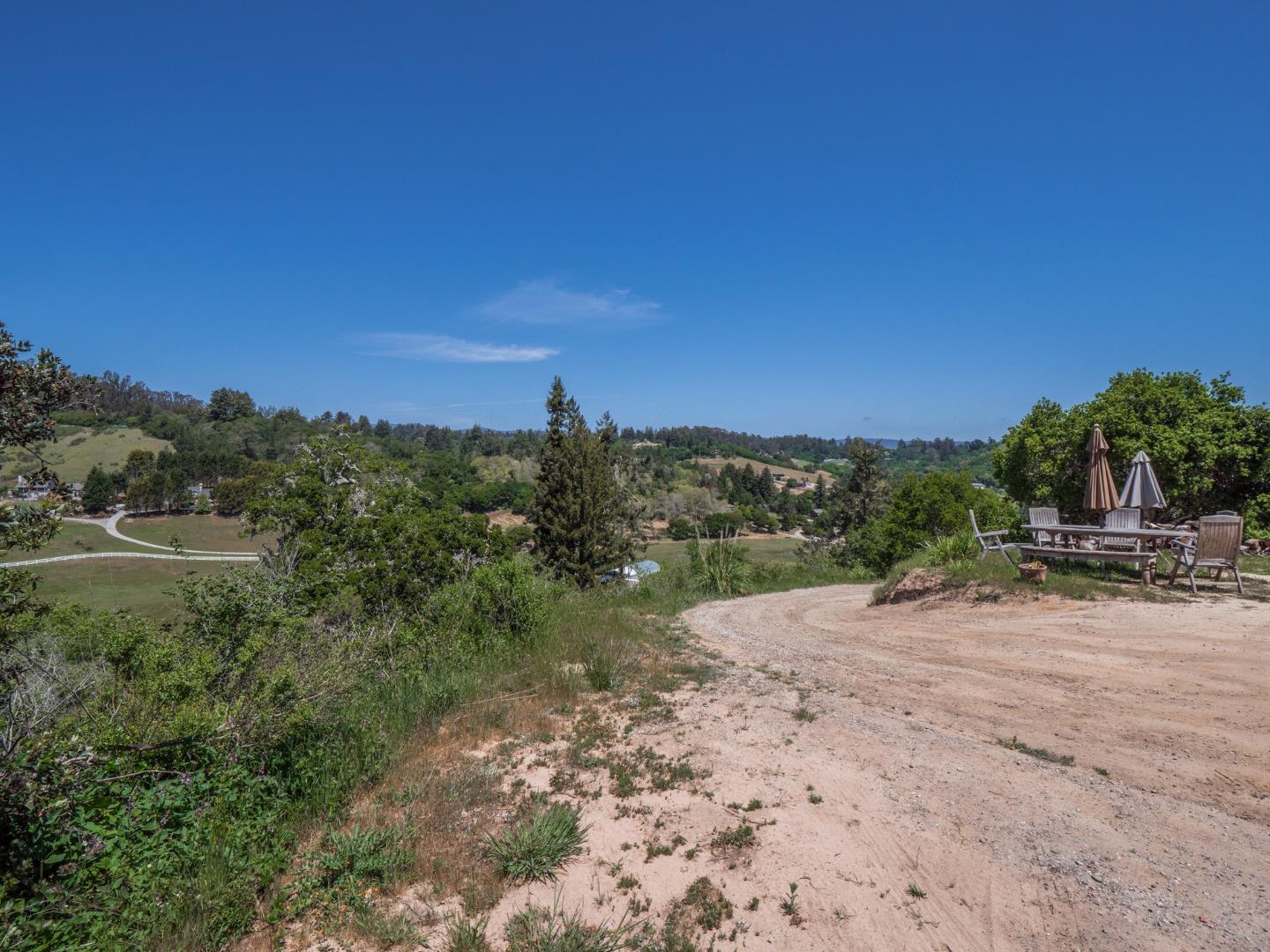 887 Larkin Valley Road Watsonville, CA 95076 - Photo 32 of 39 Gallery Image 32