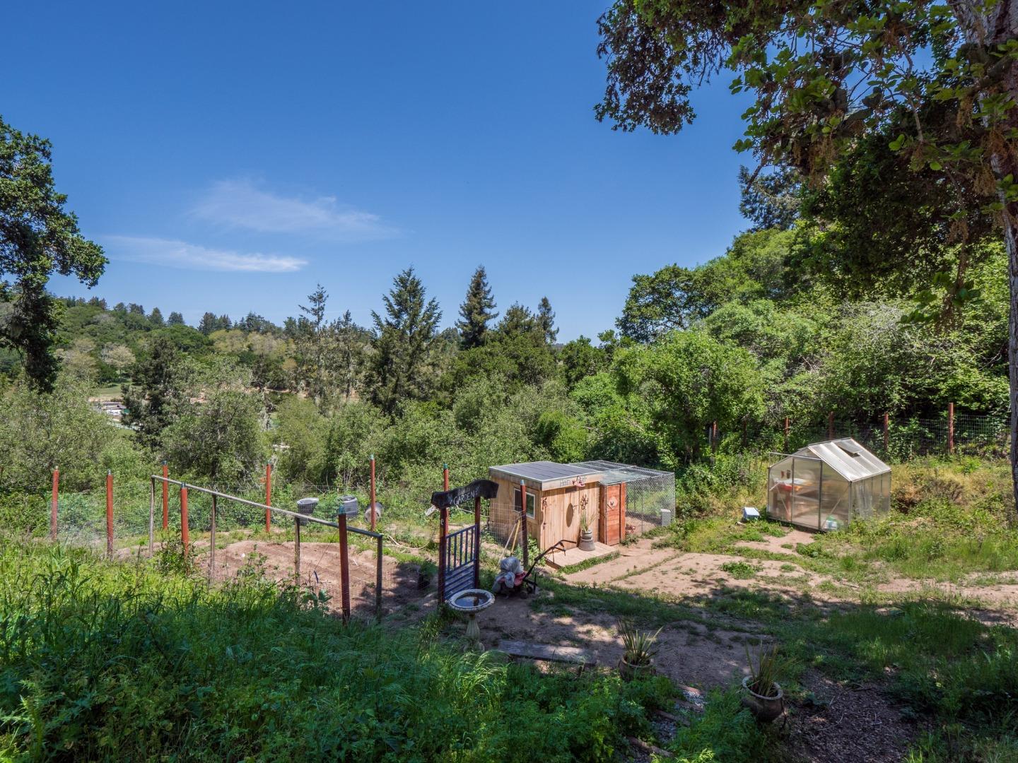 887 Larkin Valley Road Watsonville, CA 95076 - Photo 5 of 39 Gallery Image 5