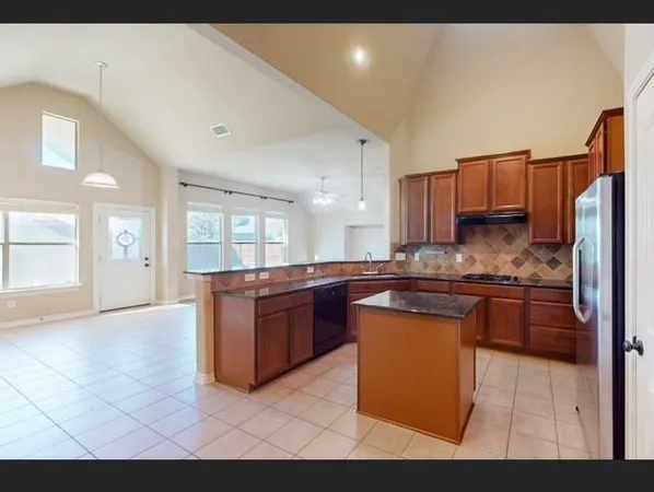 $2,800 | 12737 Welsh, Fort Worth, TX 76244