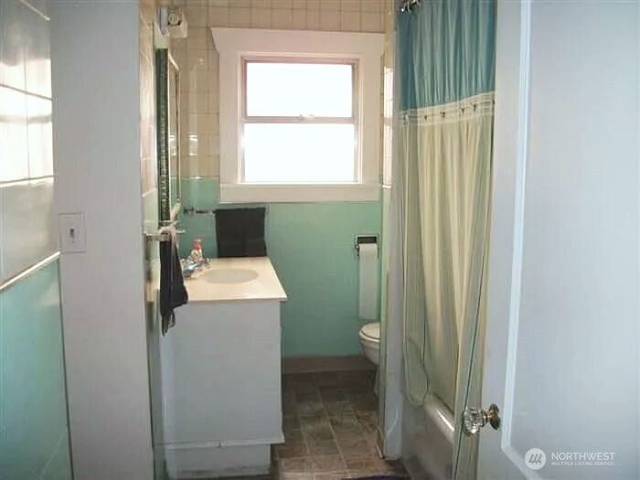 4002 2nd Avenue Northeast Seattle, WA 98105 - Photo 16 of 16 a utility room with a window dryer and washer