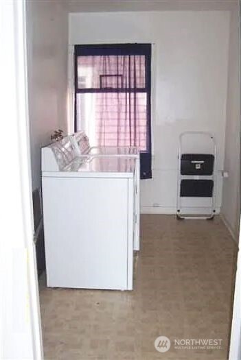 4002 2nd Avenue Northeast Seattle, WA 98105 - Photo 9 of 16 a utility room with dryer and washer