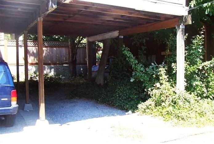 4002 2nd Avenue Northeast Seattle, WA 98105 - Photo 10 of 16 a view of a patio