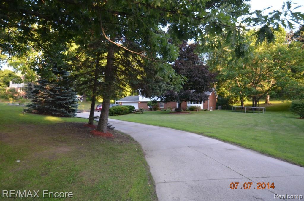 4581 Maybee Road Clarkston, MI 48348 - Photo 3 of 31 DSC_0229.jpg