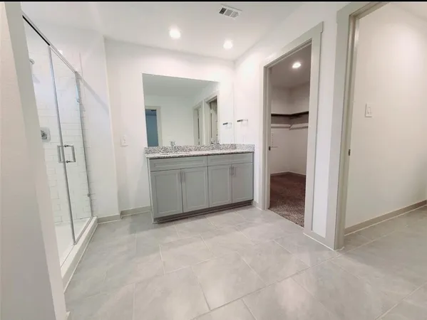 $2,400 | 4947 Natchez Trace, Arcola, TX 77545