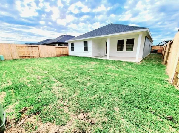 $2,400 | 4947 Natchez Trace, Arcola, TX 77545