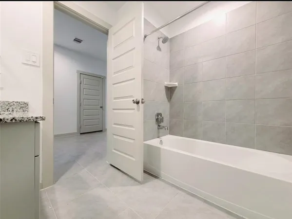 $2,400 | 4947 Natchez Trace, Arcola, TX 77545