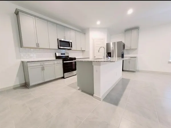 $2,400 | 4947 Natchez Trace, Arcola, TX 77545