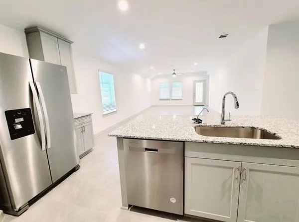 $2,400 | 4947 Natchez Trace, Arcola, TX 77545