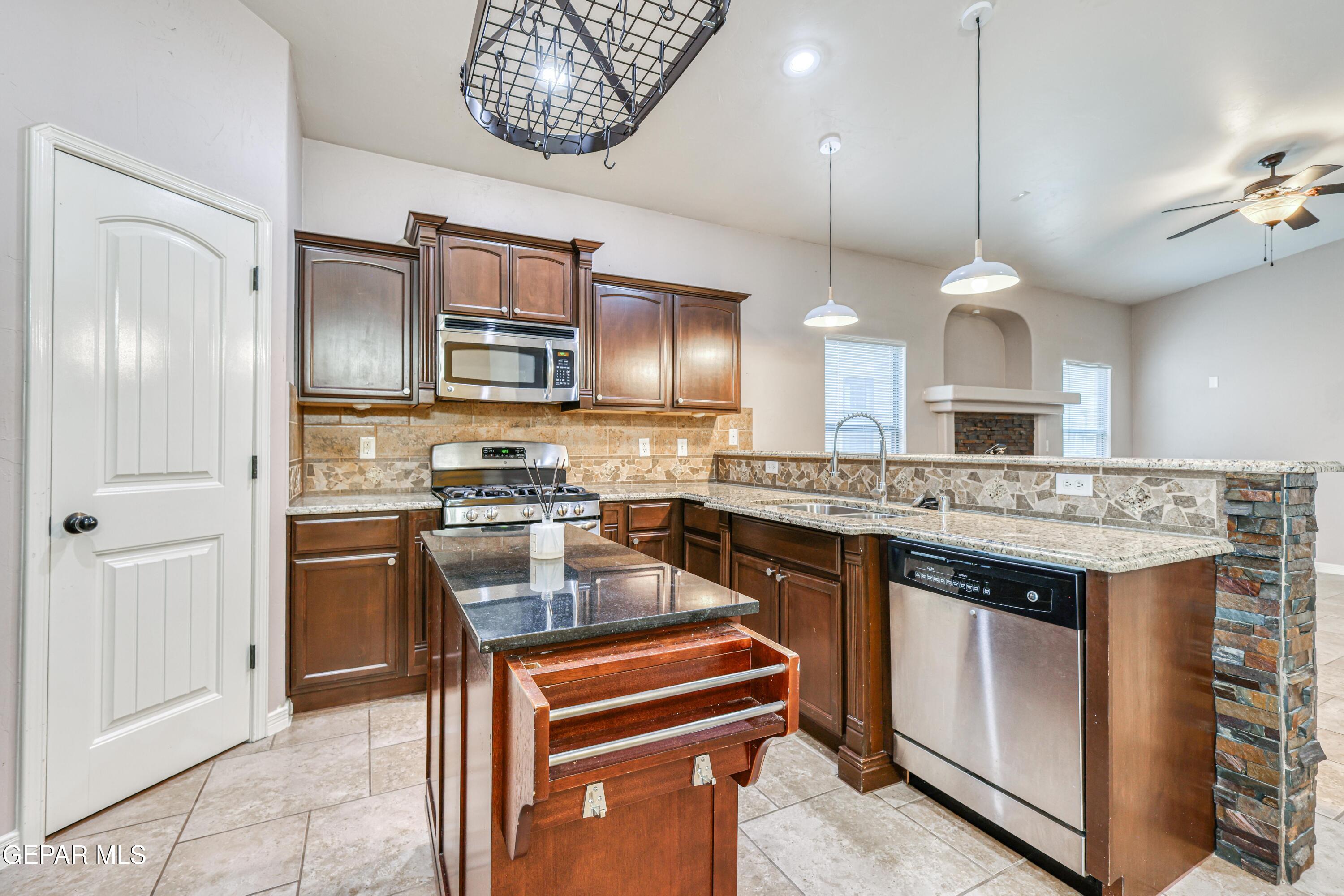 14209 Rattler Point Drive El Paso, TX 79938 - Photo 25 of 54 362A5528_HDR