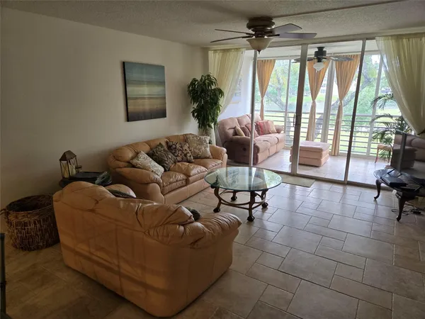 $2,275 | 9531 Seagrape Drive, Unit 205, Davie, FL 33324