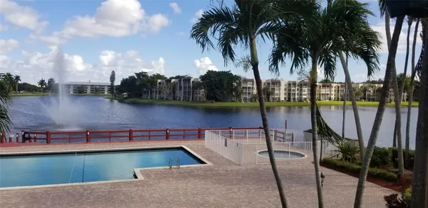 $2,275 | 9531 Seagrape Drive, Unit 205, Davie, FL 33324