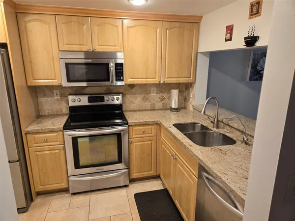 $2,275 | 9531 Seagrape Drive, Unit 205, Davie, FL 33324