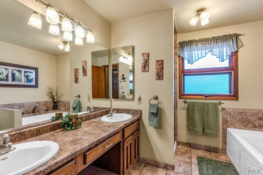 29765 Hillside Road Pueblo, CO 81006 - Photo 15 of 51 Gallery Image 15