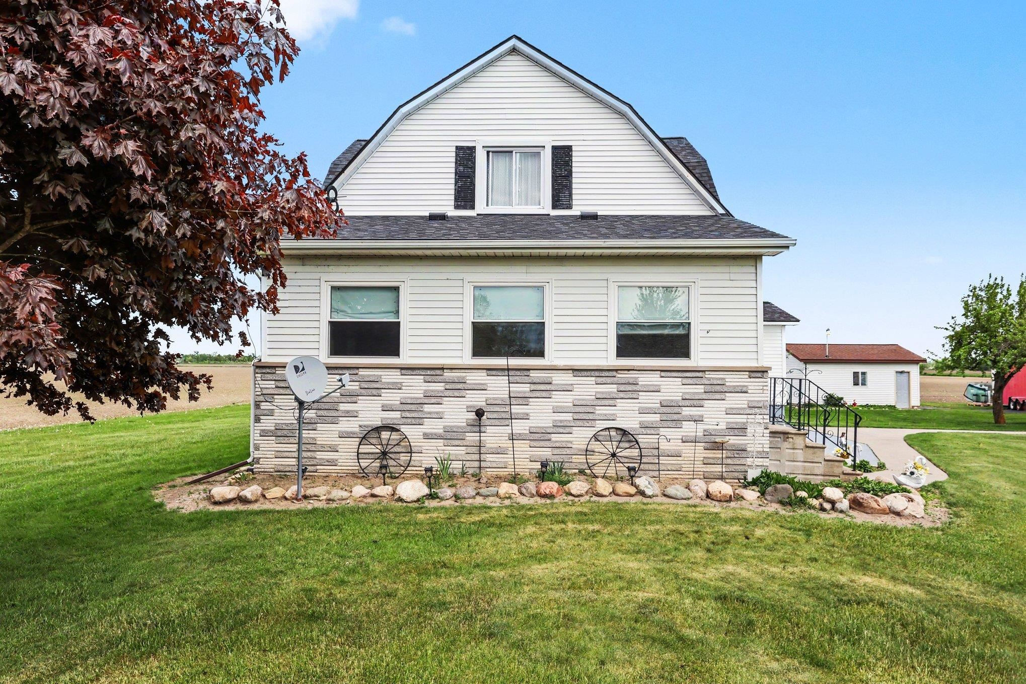 2798 North Tower Beach Road Pinconning, MI 48650 - Photo 2 of 37