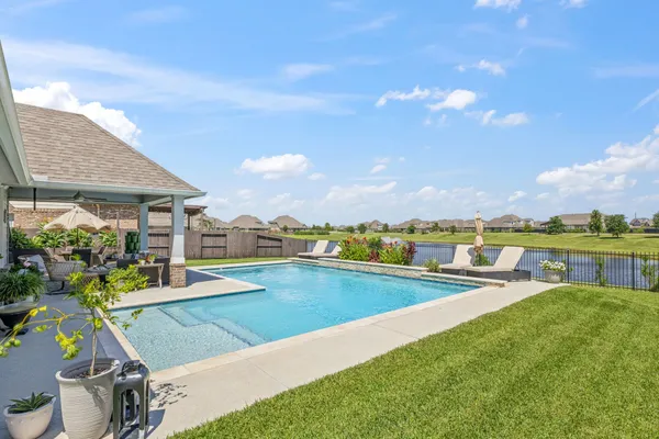 $549,000 | 9706 Suffolk Downs Drive, Mont Belvieu, TX 77523
