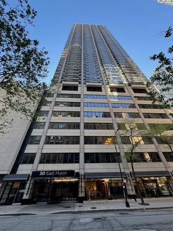 $2,450 | 30 East Huron Street, Unit 2705, Chicago, IL 60611