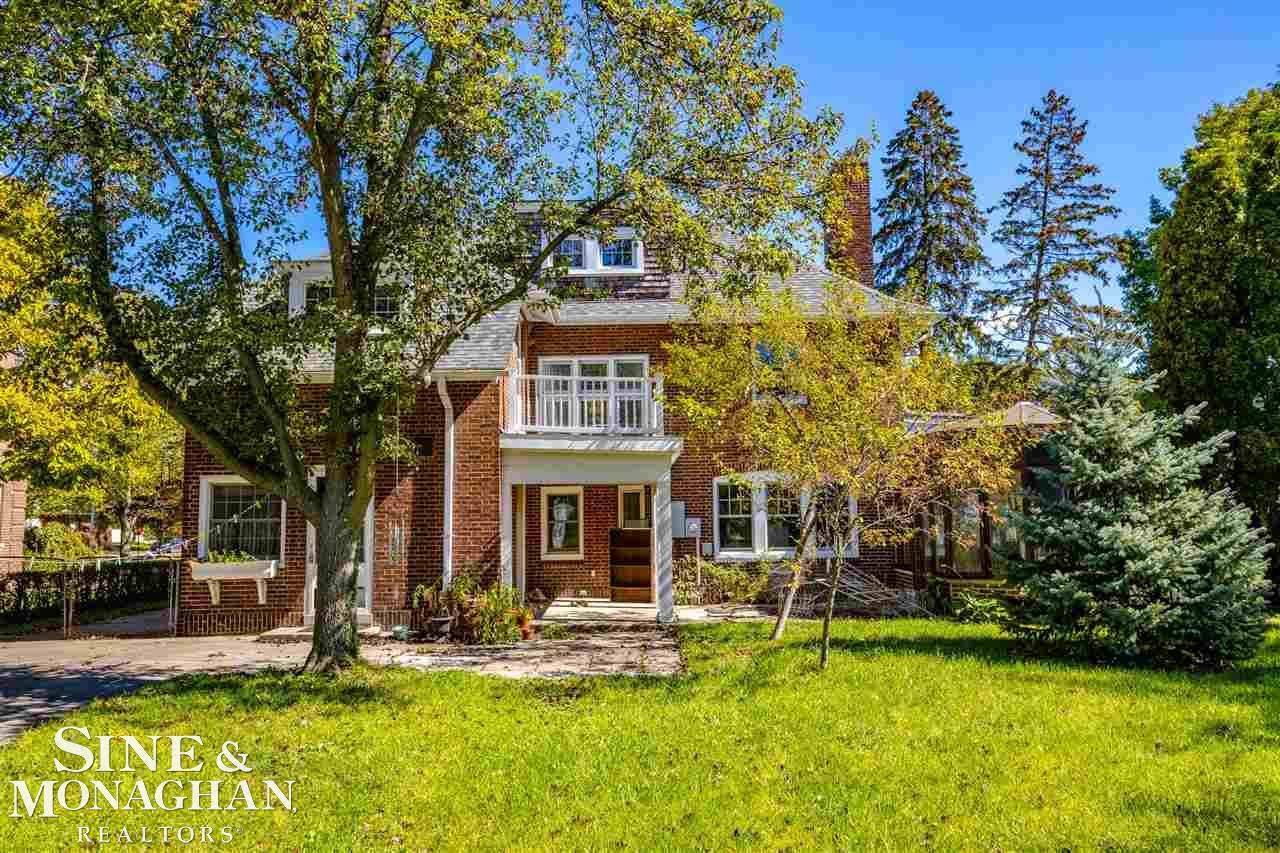 1377 Devonshire Road Grosse Pointe, MI 48230 - Photo 37 of 40 50059923-36.JPG