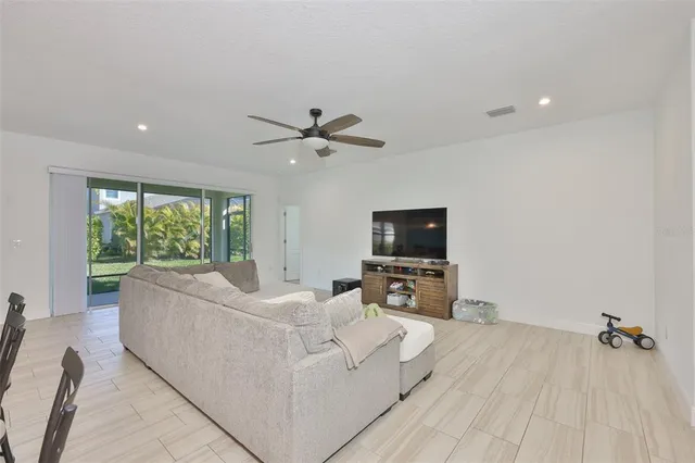 $450,000 | 5839 Silver Sun Drive, Apollo Beach, FL 33572