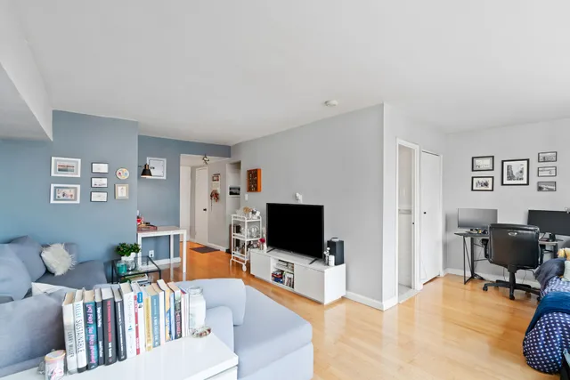 $459,000 | 225 East 36th Street, Unit 15A | Murray Hill