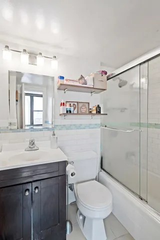 $459,000 | 225 East 36th Street, Unit 15A | Murray Hill