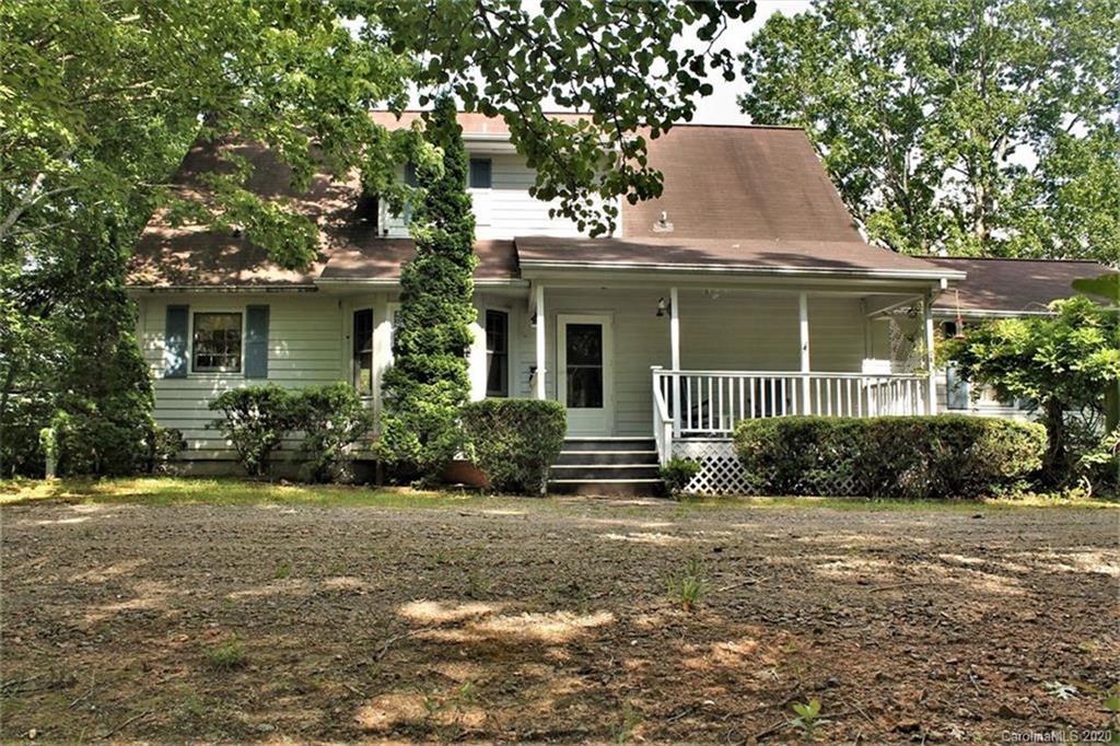 185 Davis Creek Road Murphy, NC 28906 - Photo 1 of 48 a front view of a house with a yard