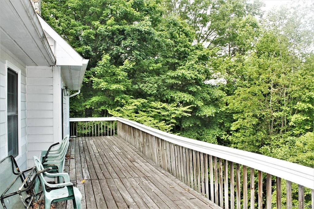 185 Davis Creek Road Murphy, NC 28906 - Photo 46 of 48 a balcony with wooden floor and yard in the back