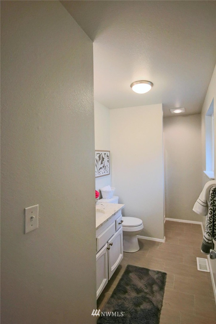 13040 Madrona Road Southwest Port Orchard, WA 98367 - Photo 15 of 25 Gallery Image 15