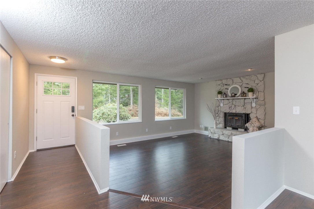 13040 Madrona Road Southwest Port Orchard, WA 98367 - Photo 3 of 25 Gallery Image 3