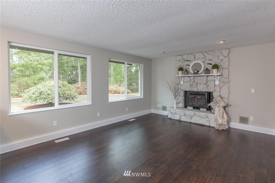 13040 Madrona Road Southwest Port Orchard, WA 98367 - Photo 4 of 25 Gallery Image 4