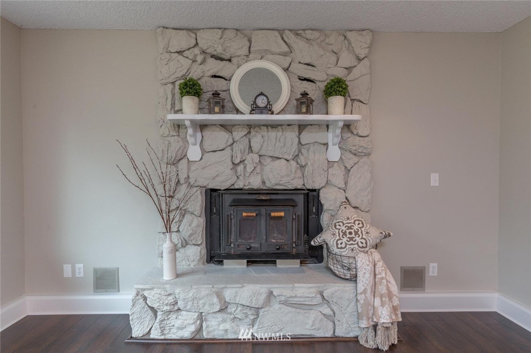 13040 Madrona Road Southwest Port Orchard, WA 98367 - Photo 5 of 25 Gallery Image 5