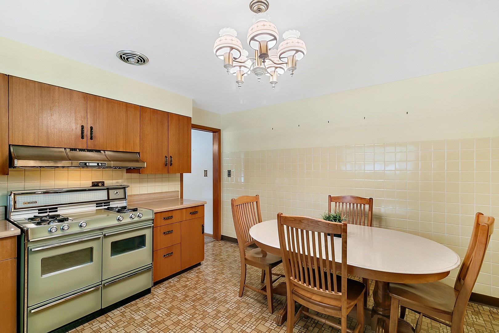 413 Des Plaines Avenue Riverside, IL 60546 - Photo 13 of 38