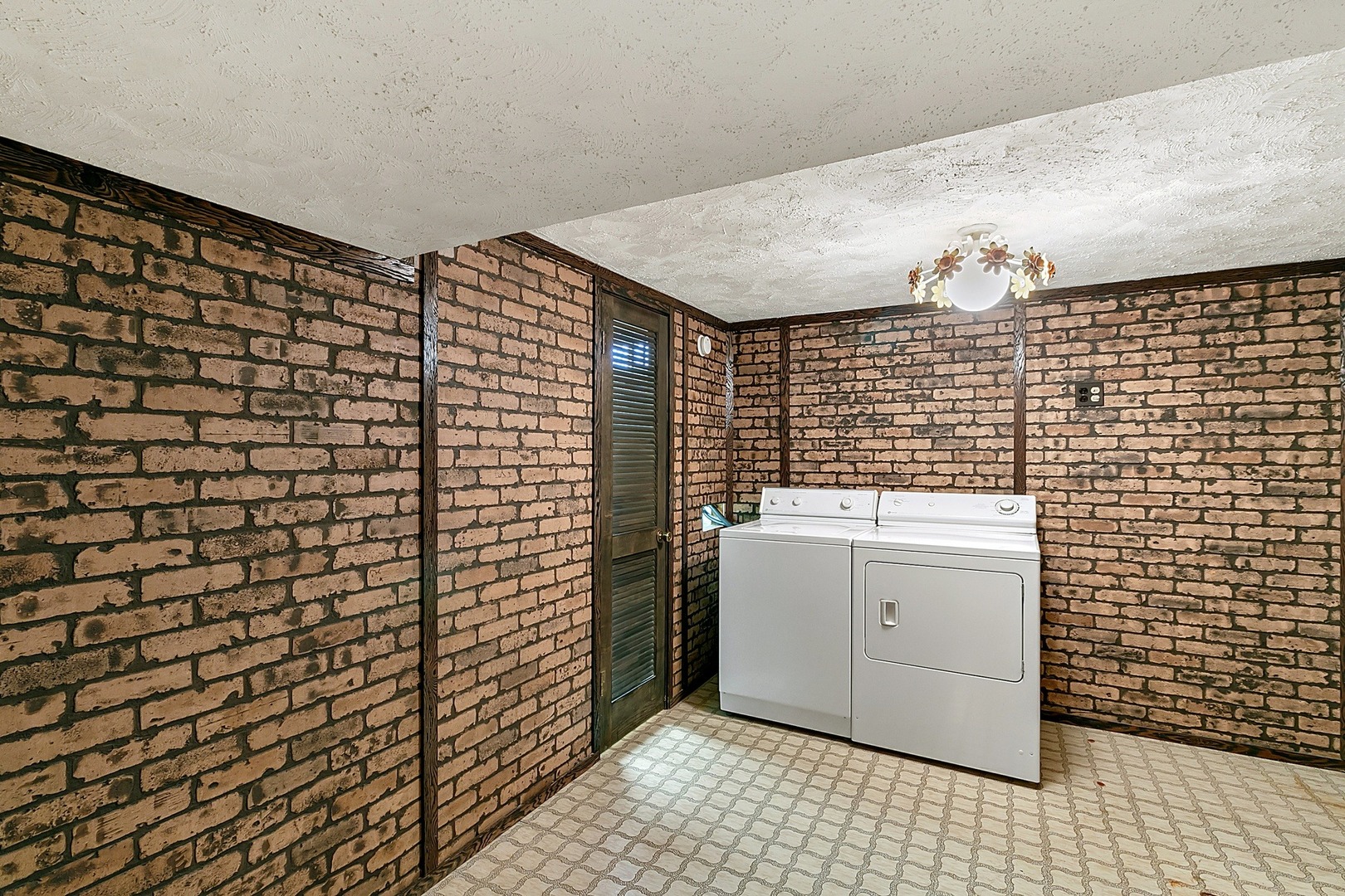 413 Des Plaines Avenue Riverside, IL 60546 - Photo 21 of 38