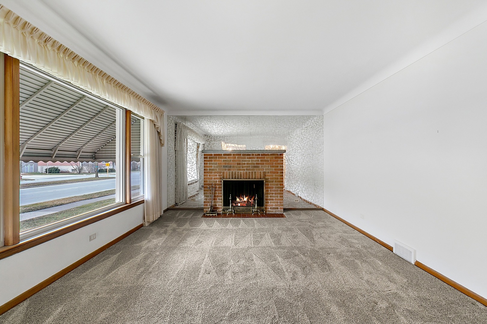 413 Des Plaines Avenue Riverside, IL 60546 - Photo 4 of 38