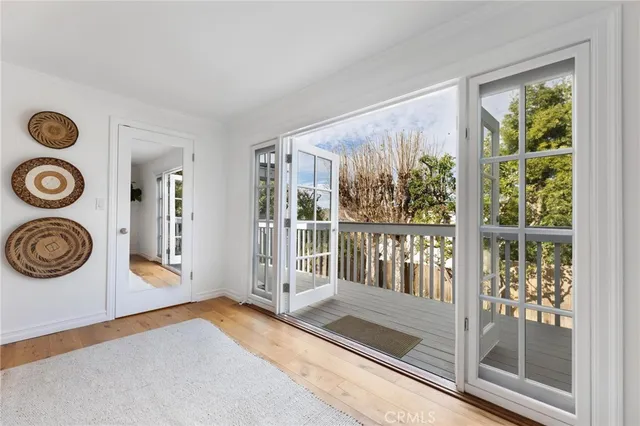 a view of empty room with washer and dryer