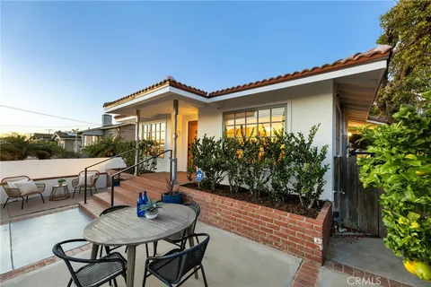 $2,100,000 | 1133 8th Street, Hermosa Beach, CA 90254