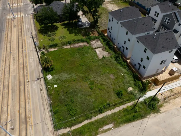 an aerial view of residential house with yard