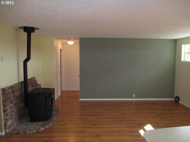 1324 Cloverdale Road Kalama, WA 98625 - Photo 7 of 16 Fireplace Pellet Stove