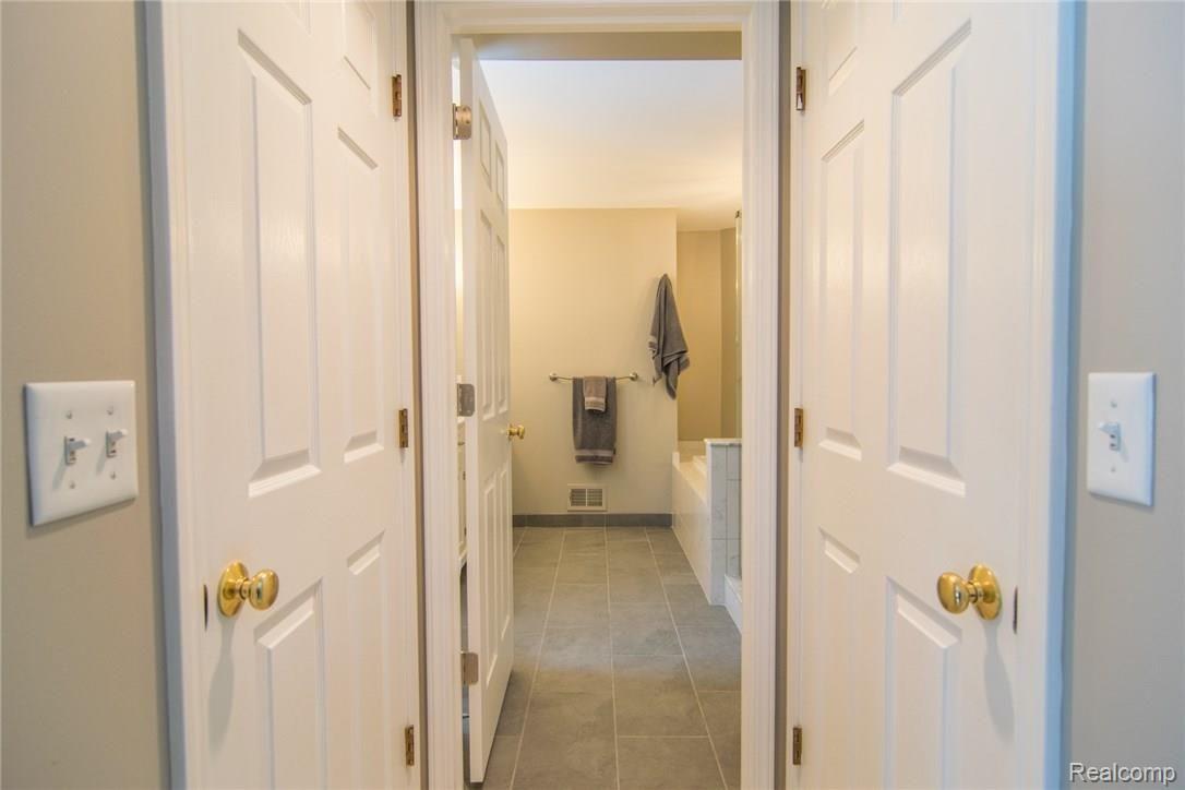 3149 Courtfield Drive Rochester, MI 48309 - Photo 27 of 58 DSC_1343.jpg