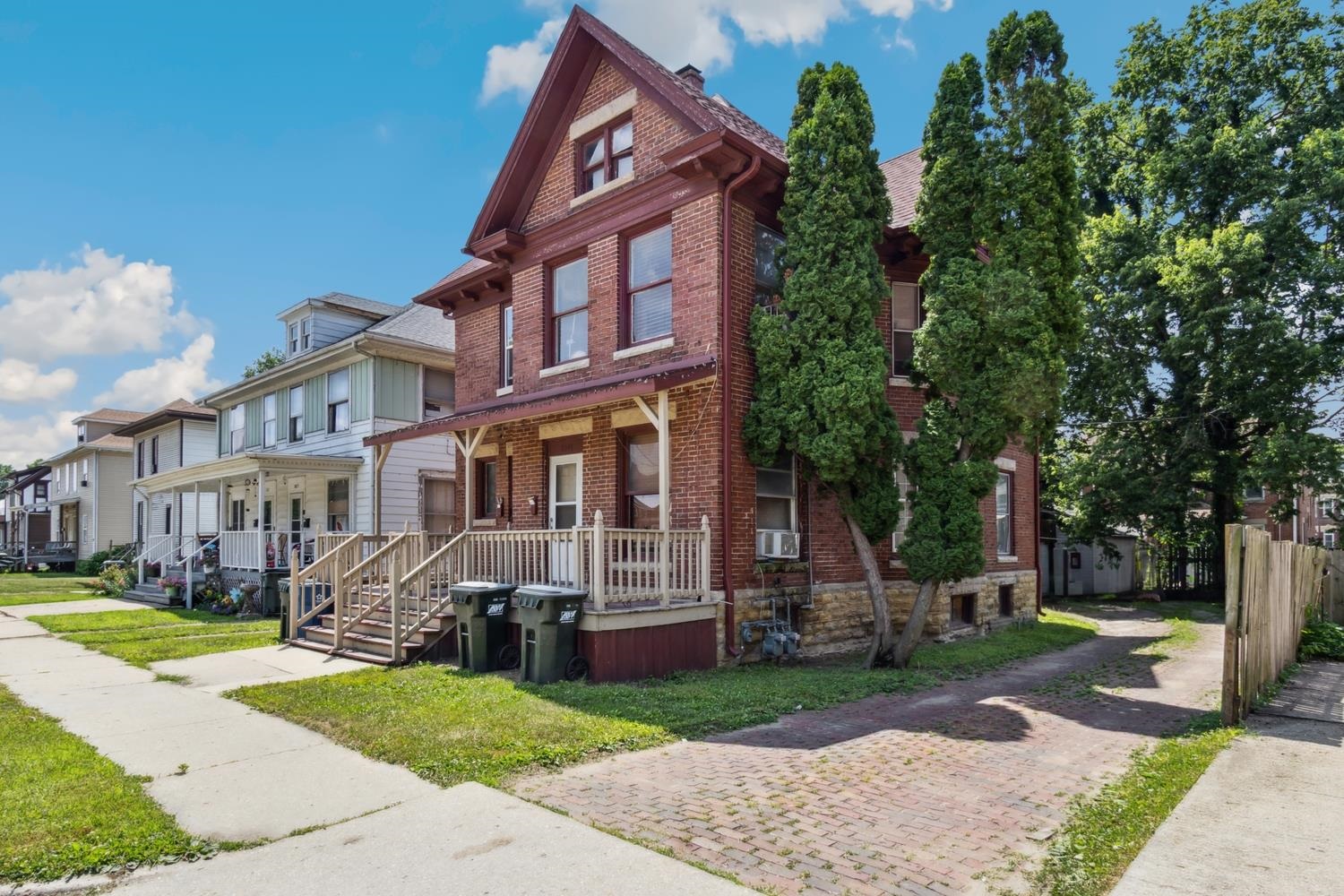 809 West 4th Street Sterling, IL 61081 - Photo 2 of 21