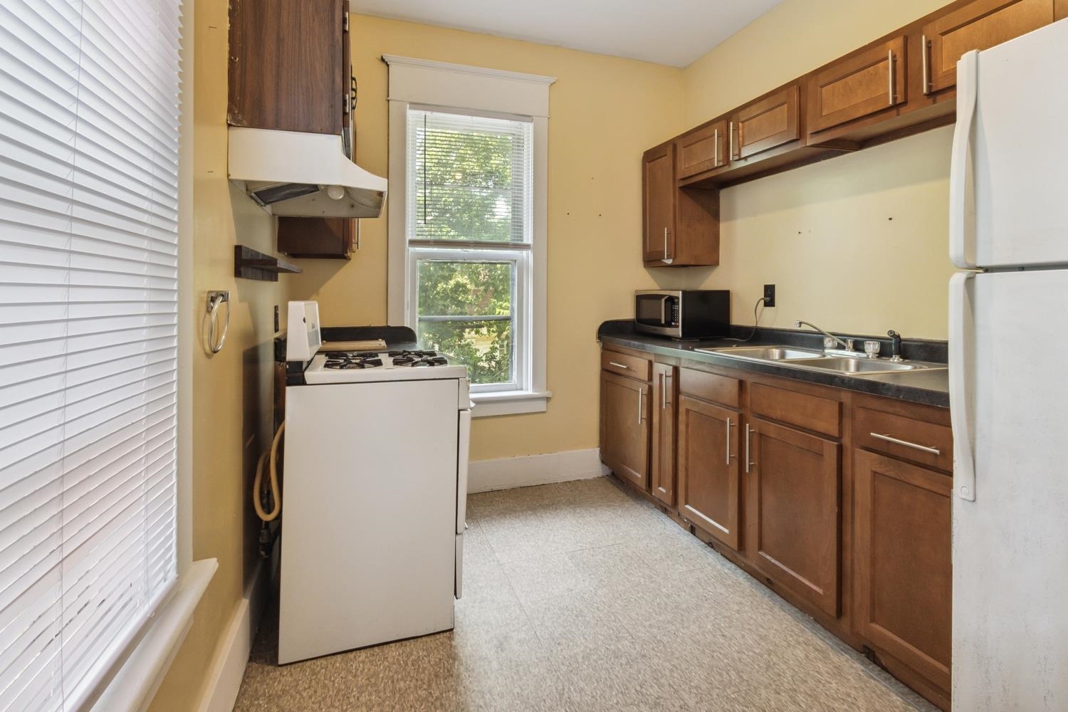 809 West 4th Street Sterling, IL 61081 - Photo 10 of 21