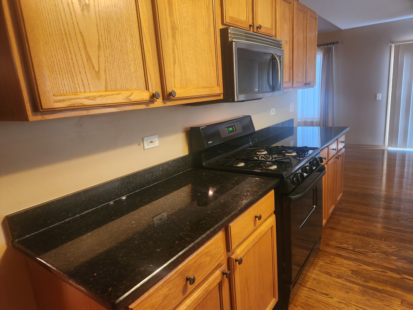 122 South Hankes Road Aurora, IL 60506 - Photo 11 of 24 Gallery Image 11