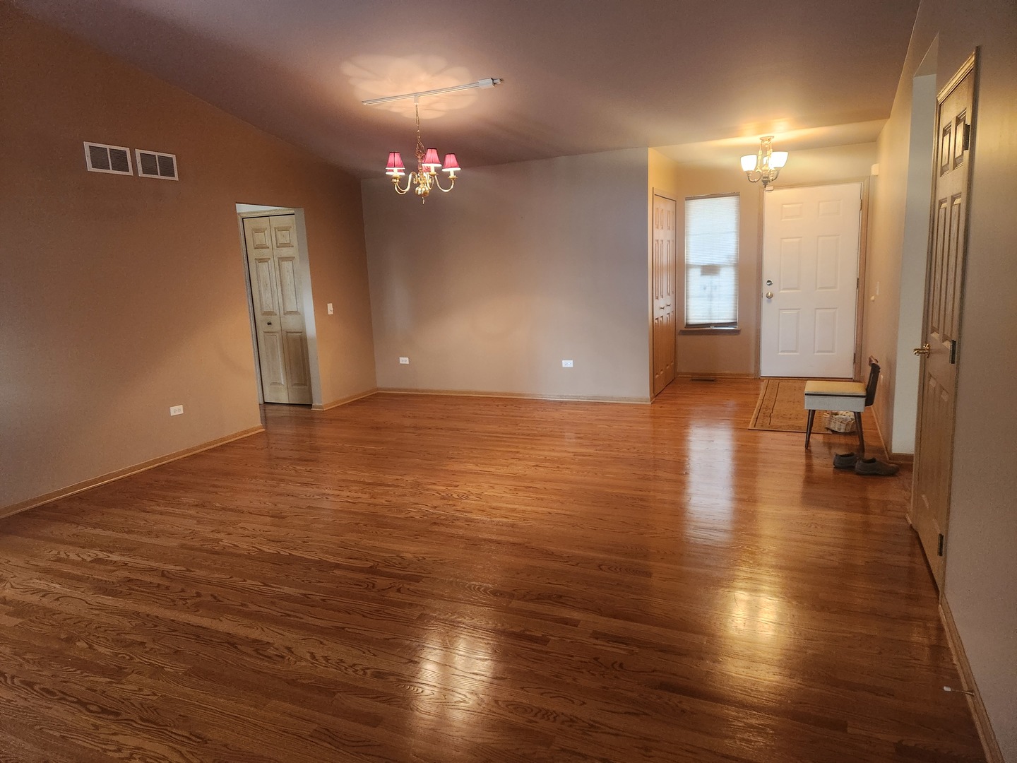 122 South Hankes Road Aurora, IL 60506 - Photo 13 of 24 Gallery Image 13
