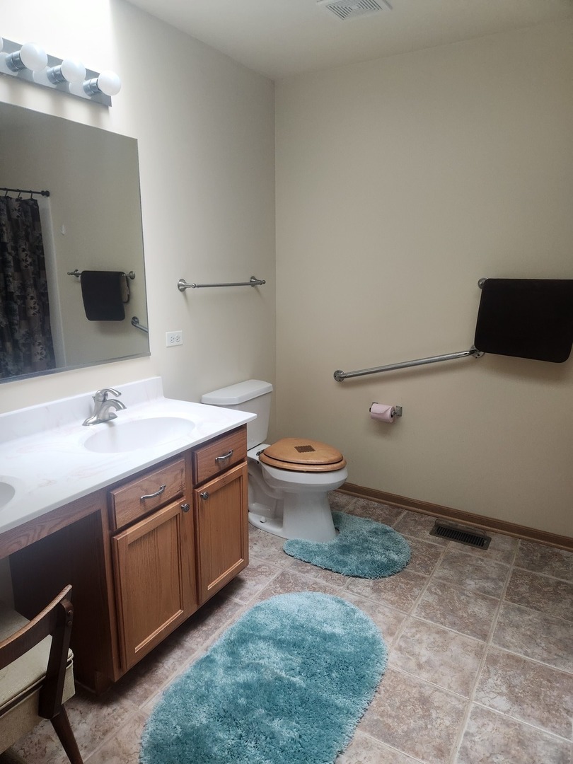 122 South Hankes Road Aurora, IL 60506 - Photo 16 of 24 Gallery Image 16