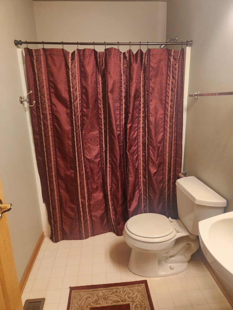 122 South Hankes Road Aurora, IL 60506 - Photo 21 of 24 Gallery Image 21