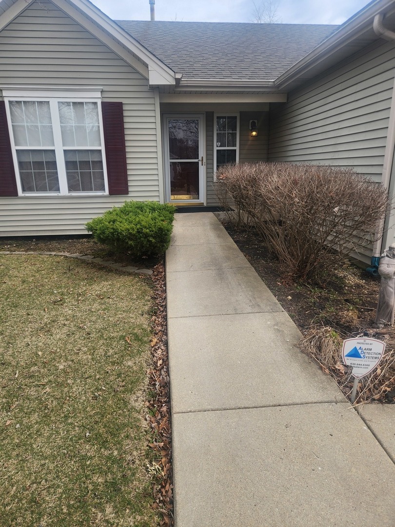 122 South Hankes Road Aurora, IL 60506 - Photo 3 of 24 Gallery Image 3