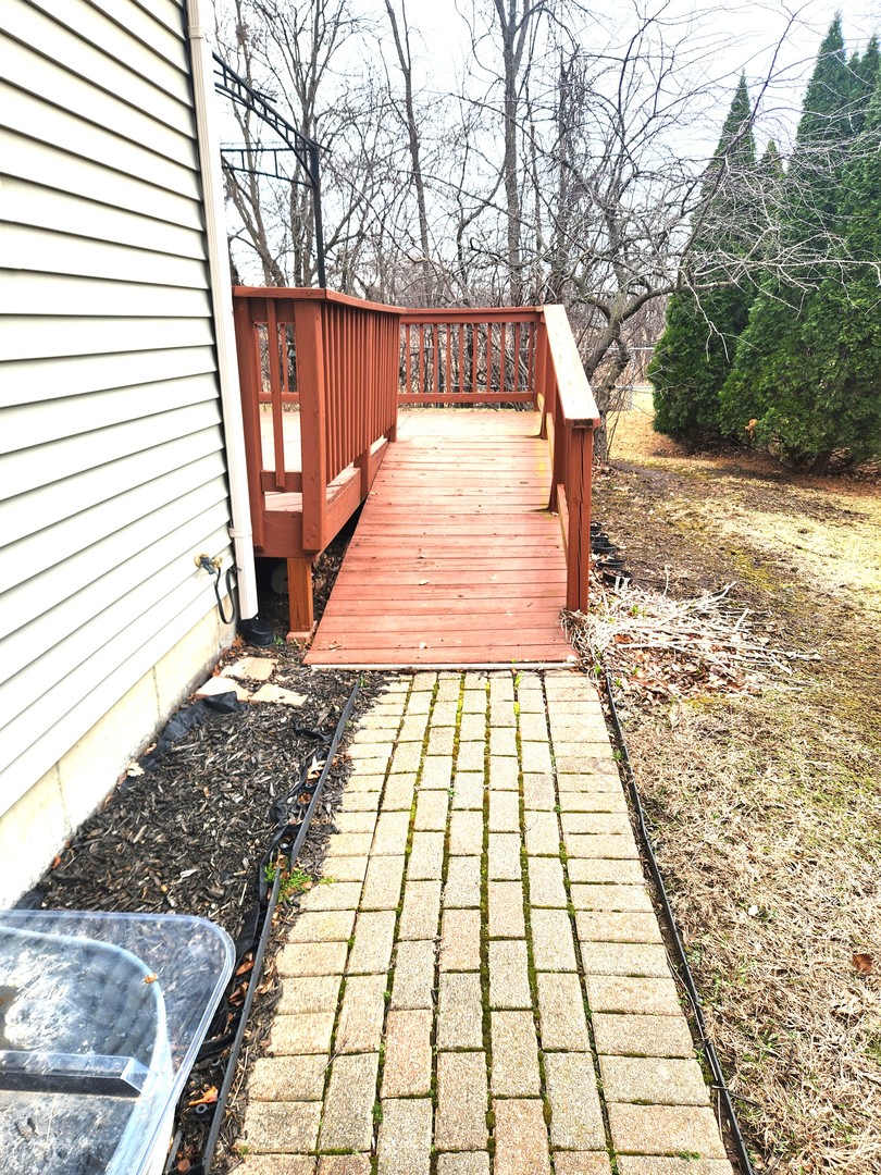 122 South Hankes Road Aurora, IL 60506 - Photo 7 of 24 Gallery Image 7