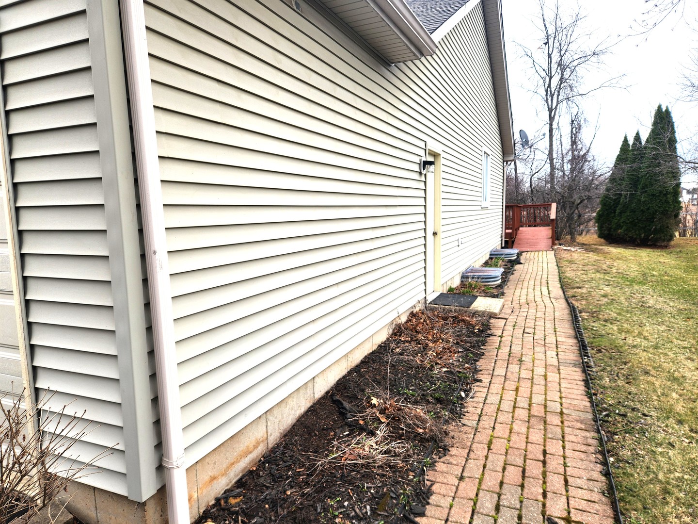 122 South Hankes Road Aurora, IL 60506 - Photo 8 of 24 Gallery Image 8