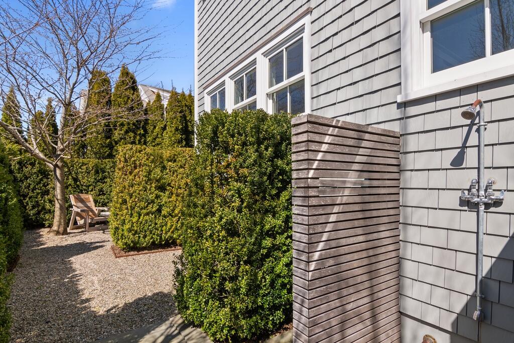 17 Meridian Road Rowayton, CT 06853 - Photo 33 of 40 a view of a building