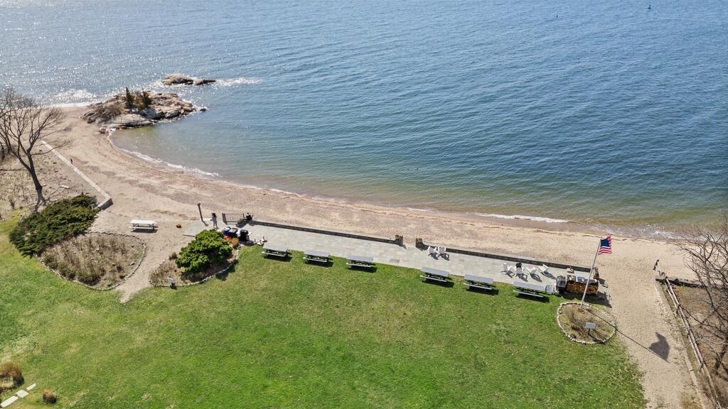 17 Meridian Road Rowayton, CT 06853 - Photo 37 of 40 a backyard with wooden fence